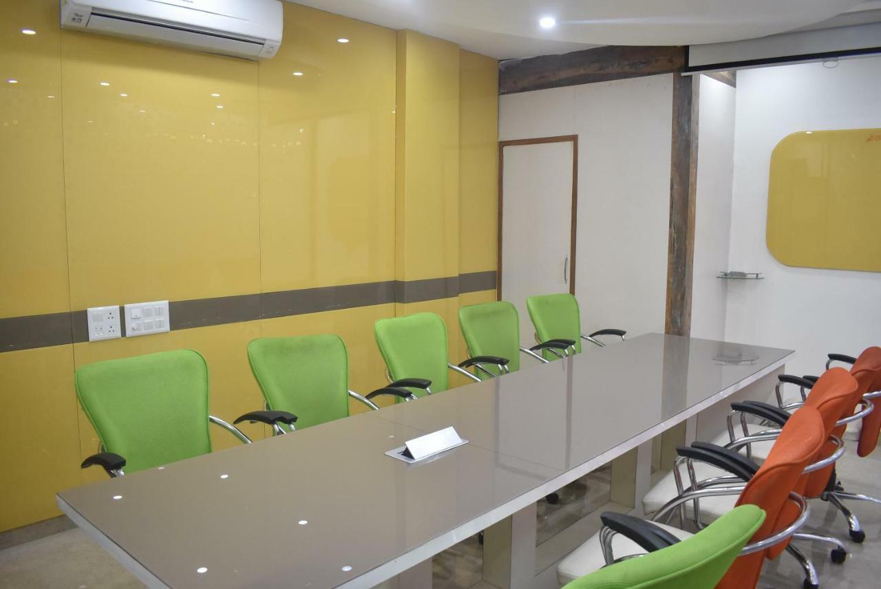 Hotel S.R. Residency Zirakpur Exterior foto