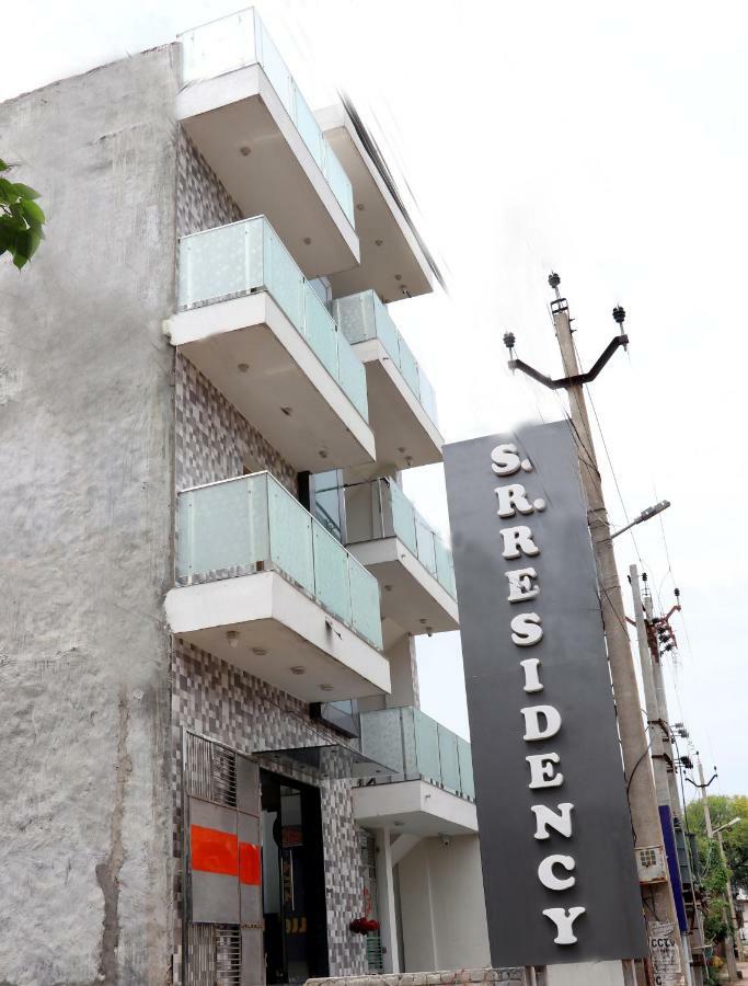 Hotel S.R. Residency Zirakpur Exterior foto