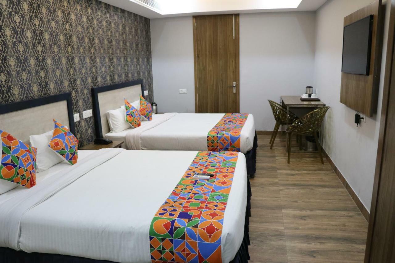 Hotel S.R. Residency Zirakpur Exterior foto