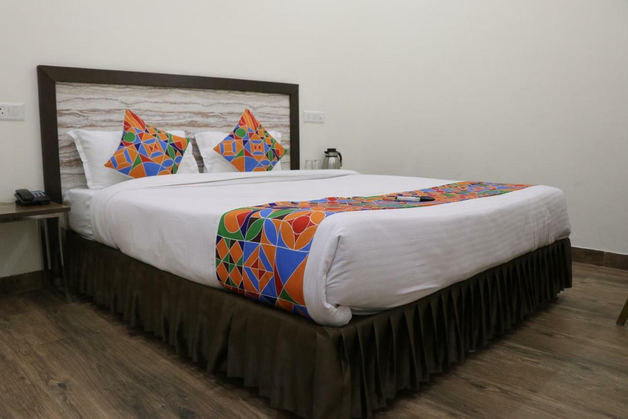 Hotel S.R. Residency Zirakpur Exterior foto