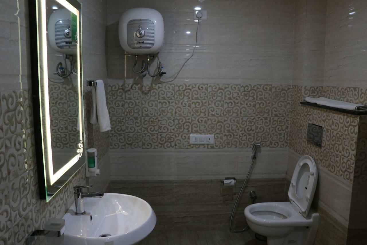 Hotel S.R. Residency Zirakpur Exterior foto